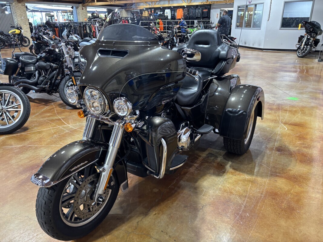 Harley-Davidson Tri Glide Ultra 2020 FLHTCUTG RVR RCK GRY/BLK - Photo 4