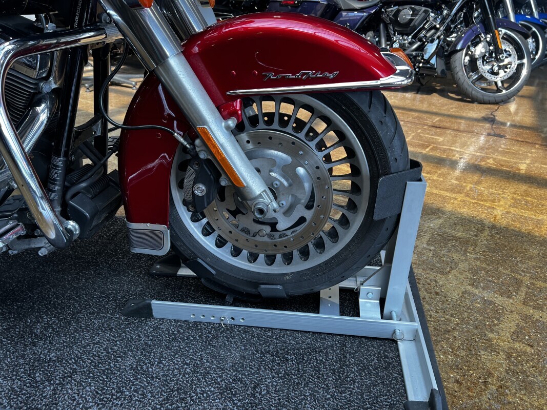 Harley-Davidson Road King 2012 FLHR RED - Photo 3