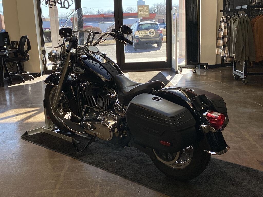Harley-Davidson Heritage Classic 107 2021 FLHC VIVID BLACK - Photo 10