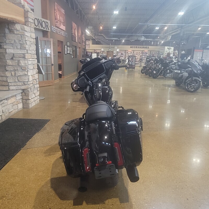 Harley-Davidson Street Glide 2025 FLHX VIVID BLACK - Photo 2
