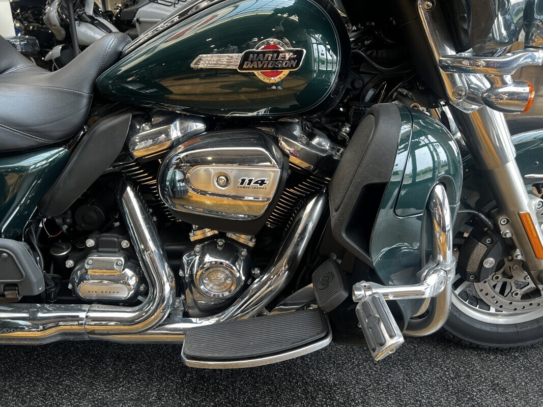 Harley-Davidson Tri Glide Ultra 2024 FLHTCUTG GREEN/BLACK - Photo 5