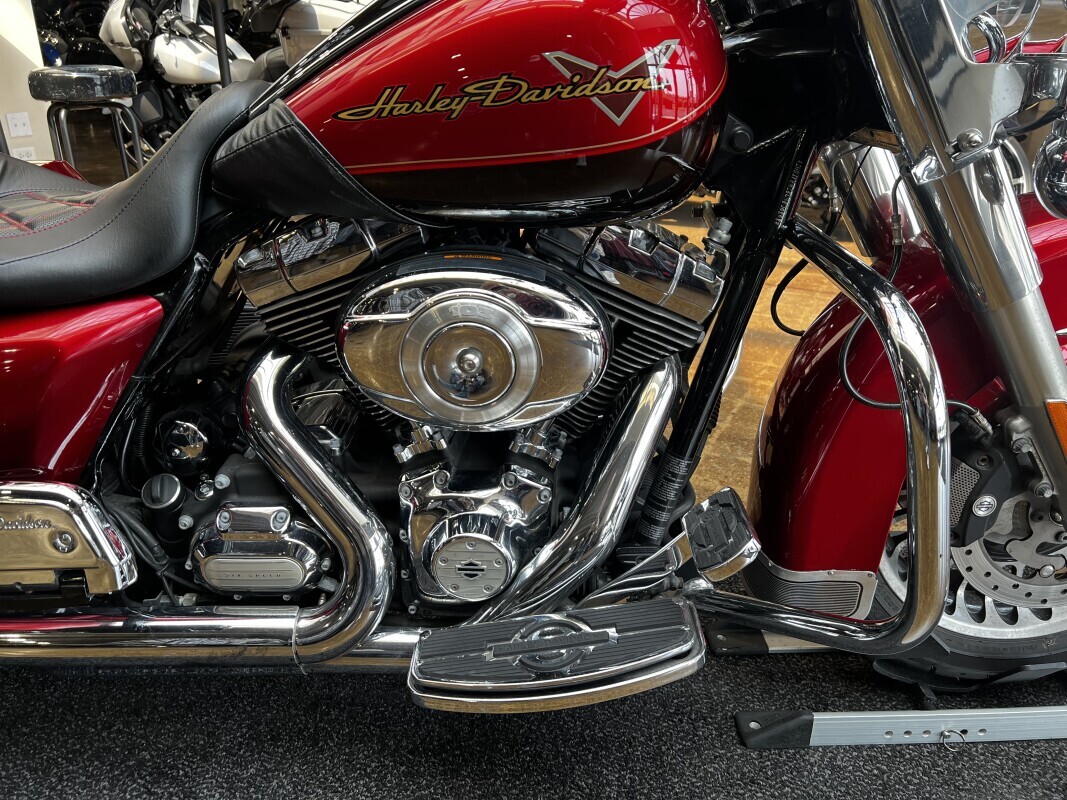 Harley-Davidson Road King 2012 FLHR RED - Photo 6