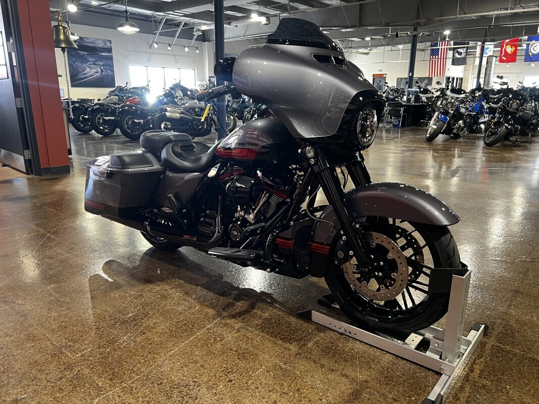 Harley-Davidson CVO Street Glide 2020 FLHXSE GRAY - Photo 2