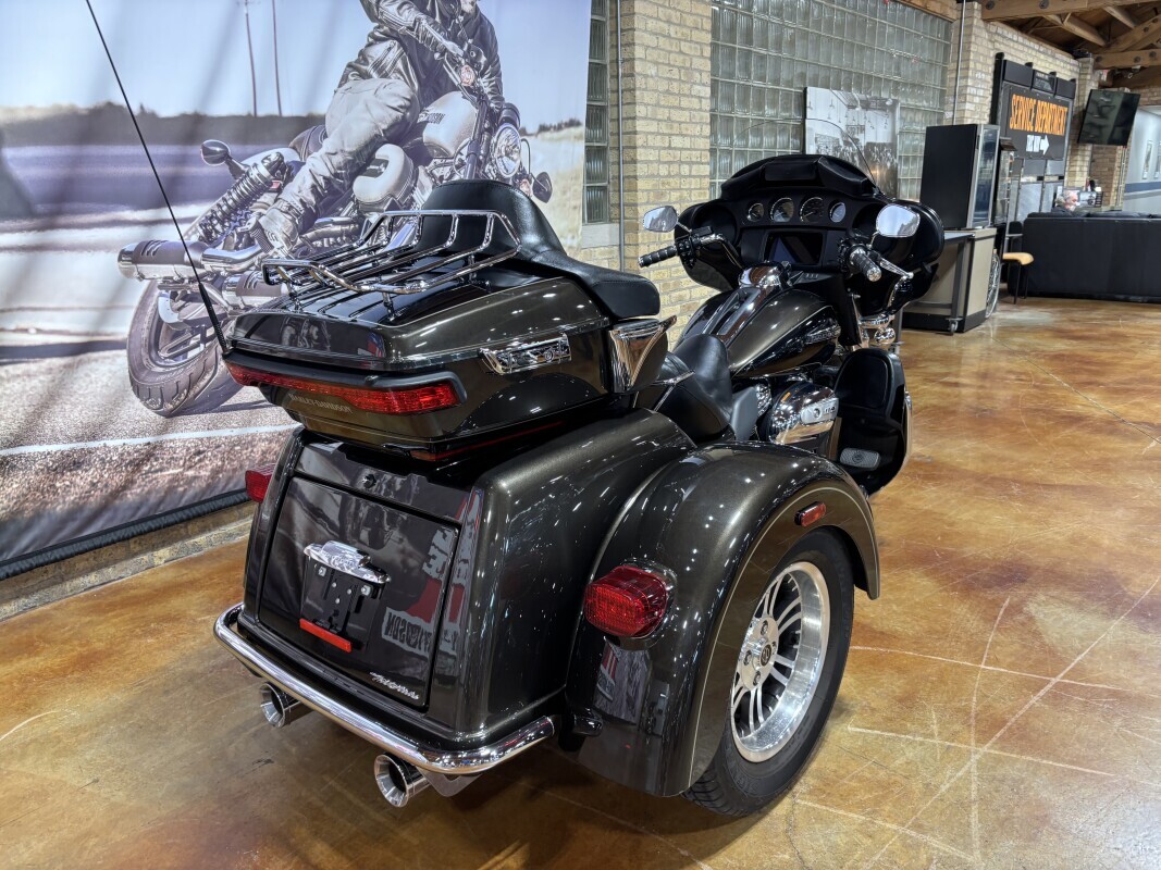 Harley-Davidson Tri Glide Ultra 2020 FLHTCUTG RVR RCK GRY/BLK - Photo 8