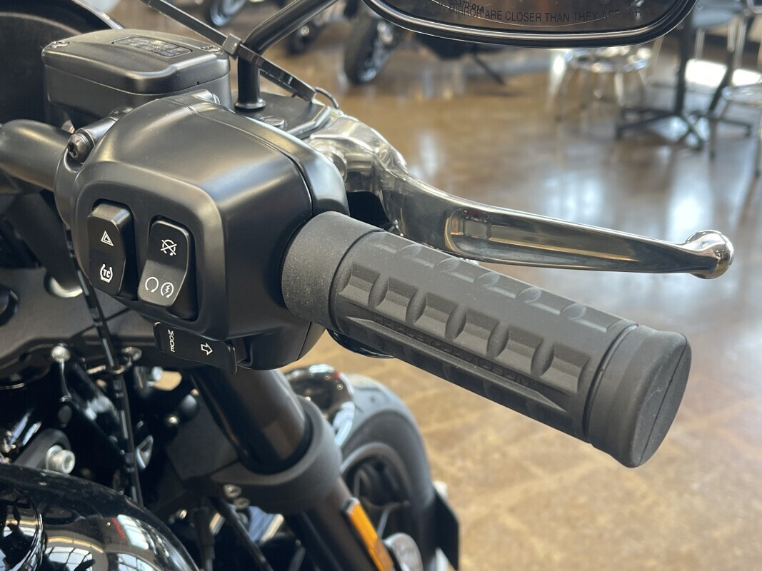 Harley-Davidson Low Rider S 2025 FXLRS VIVID BLACK - Photo 3