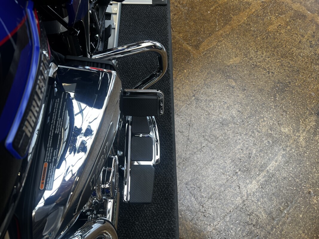 Harley-Davidson CVO Road Glide 2025 FLTRXSE BLUE STREAK - Photo 4