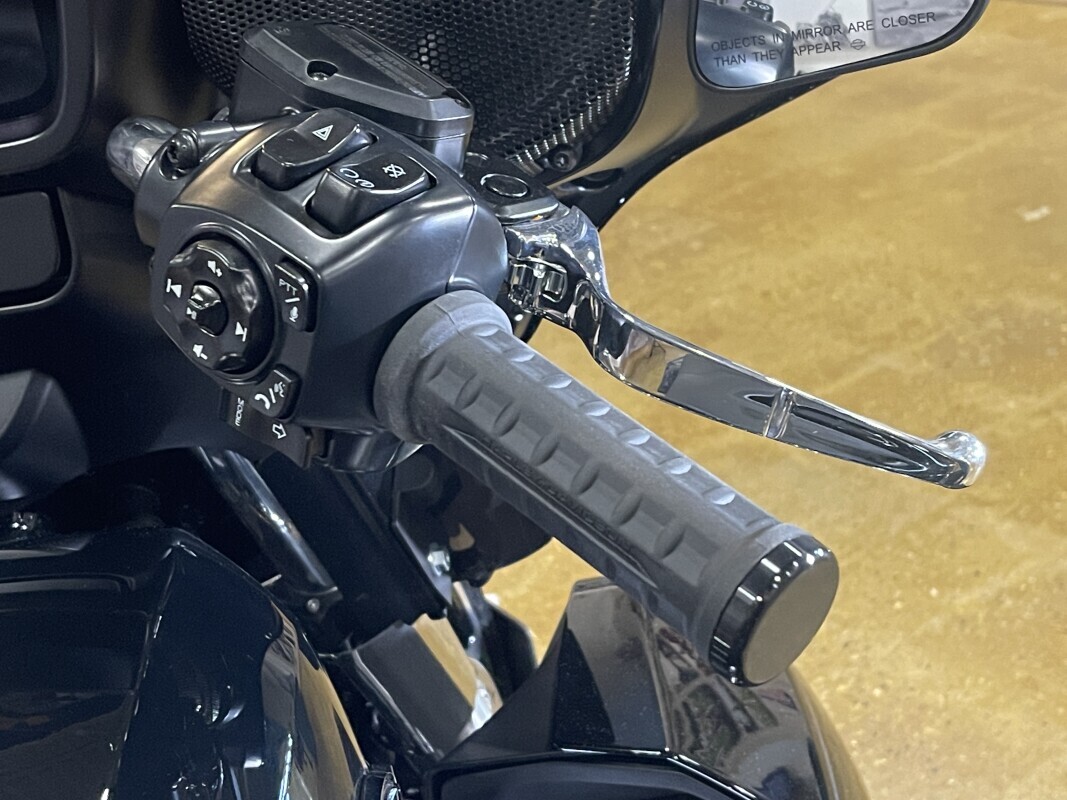 Harley-Davidson Street Glide Ultra 2025 FLHXU VIVID BLACK - Photo 3