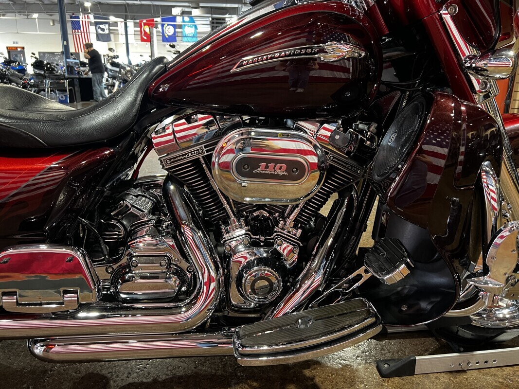 Harley-Davidson CVO Street Glide 2012 FLHXSE RED - Photo 4