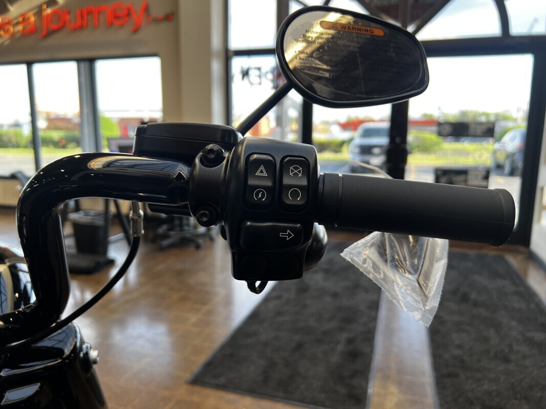 Harley-Davidson Road King Special 2025 FLHRXS VIVID BLACK - Photo 3