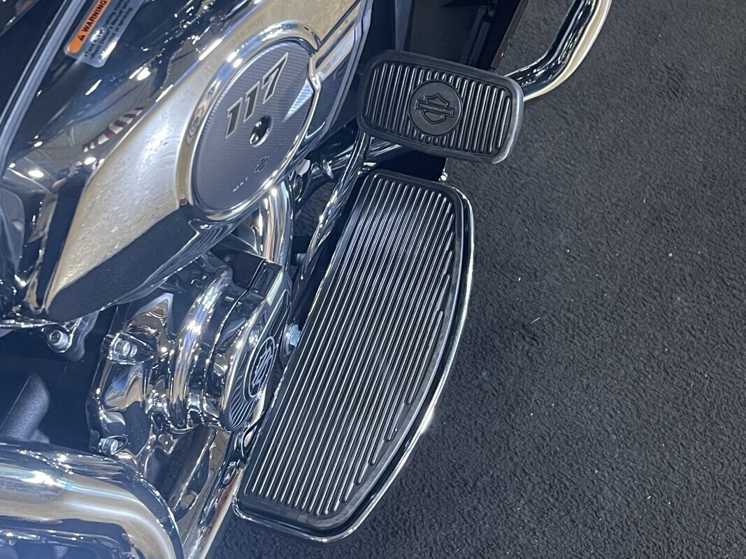Harley-Davidson Street Glide Ultra 2025 FLHXU VIVID BLACK - Photo 4
