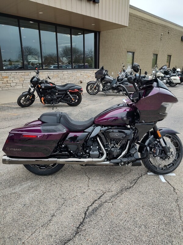 Harley-Davidson CVO Road Glide 2025 FLTRXSE POISON BERY FADE - Photo 2