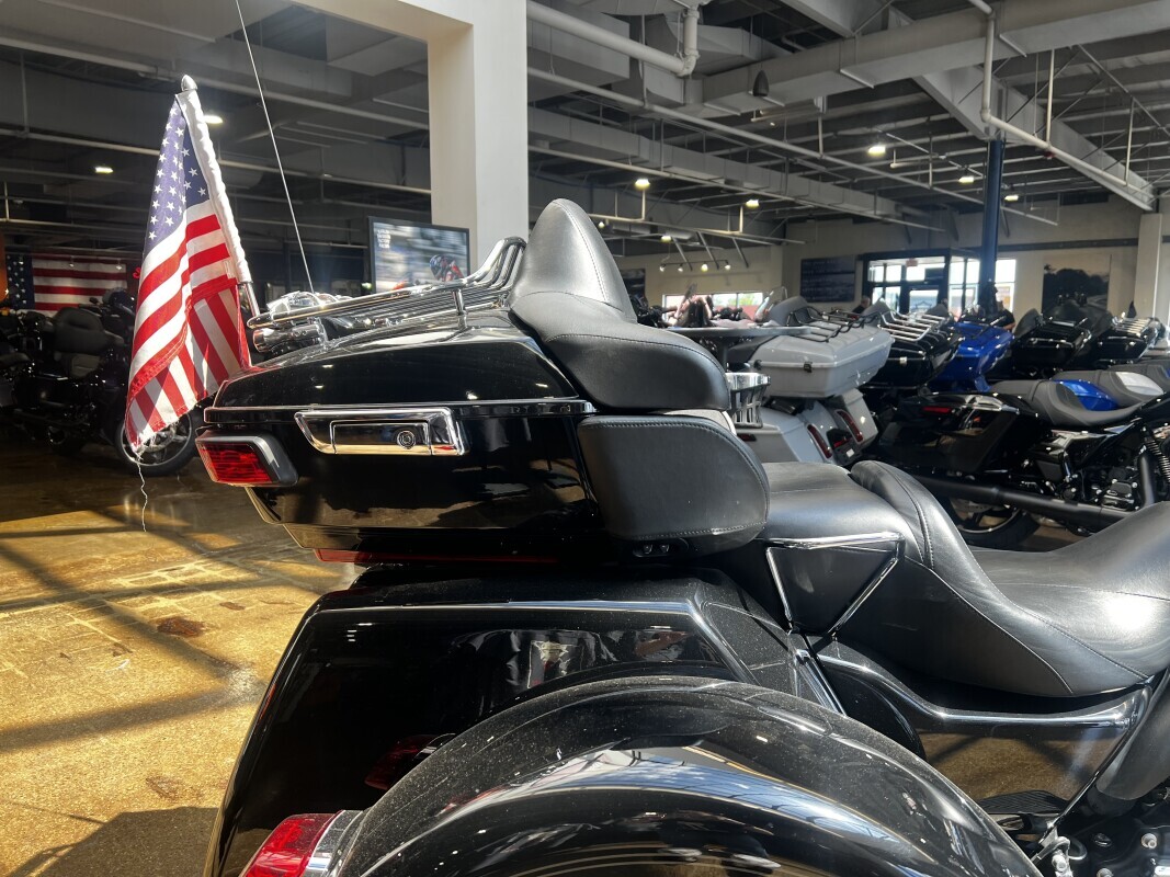 Harley-Davidson Tri Glide Ultra 2019 FLHTCUTG BLACK - Photo 7