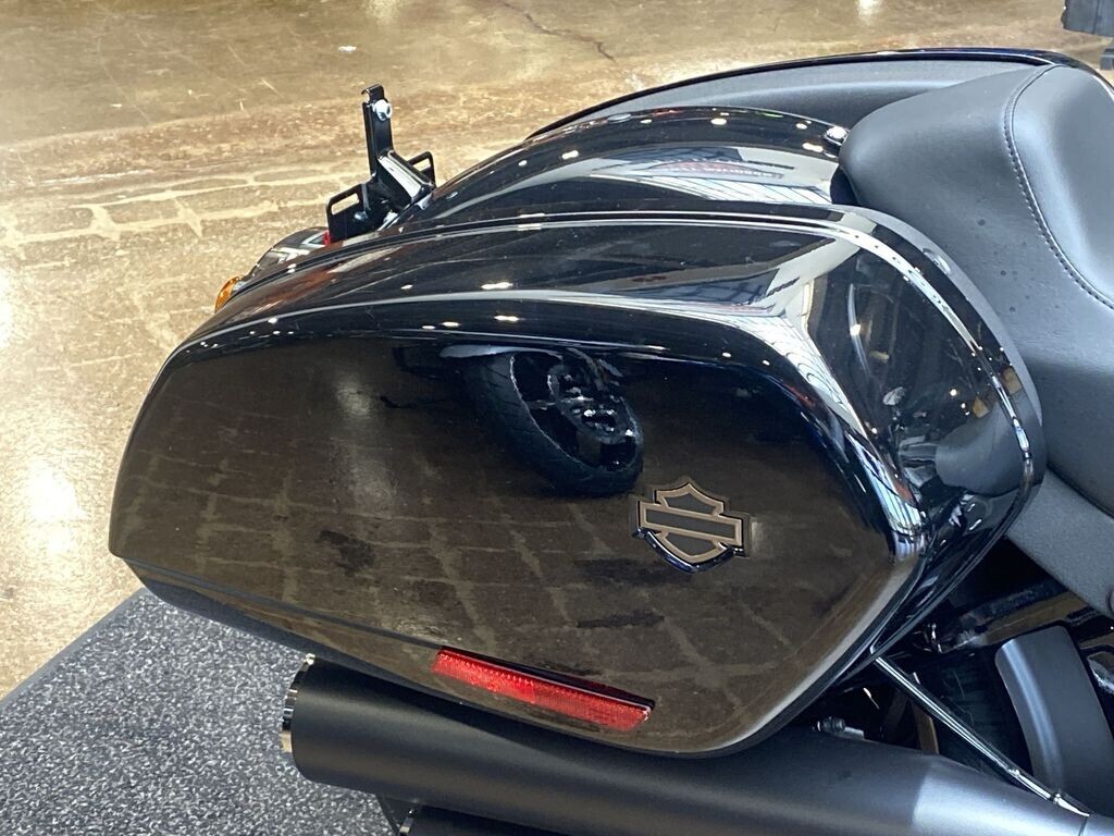 Harley-Davidson Low Rider ST 2024 FXLRST VIVID BLACK - Photo 6