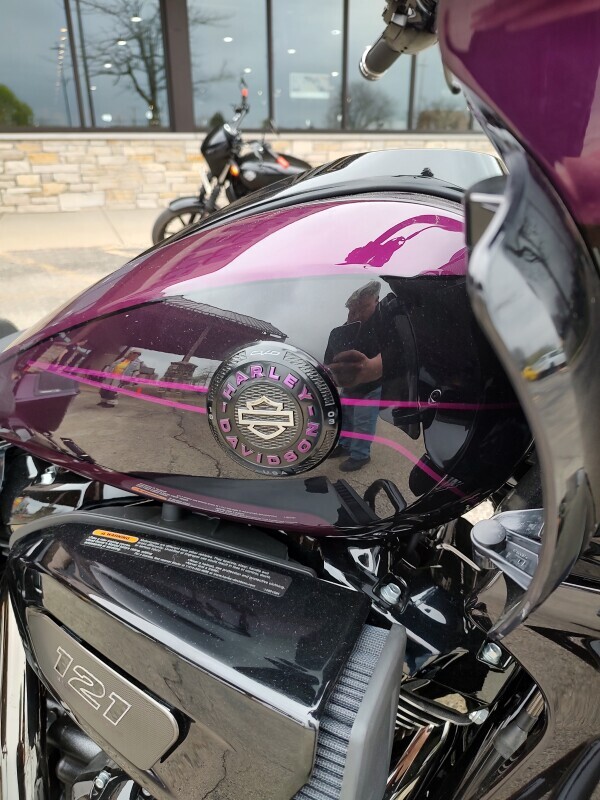 Harley-Davidson CVO Road Glide 2025 FLTRXSE POISON BERY FADE - Photo 10