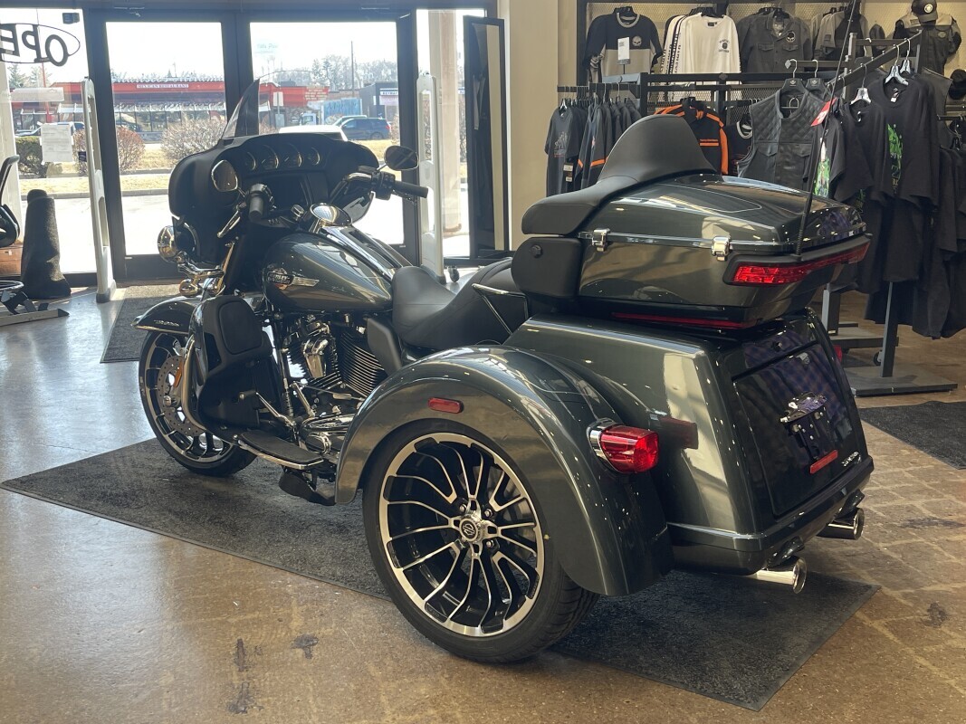 Harley-Davidson Tri Glide Ultra 2025 FLHTCUTG IRN HRSE MT/BLK - Photo 10