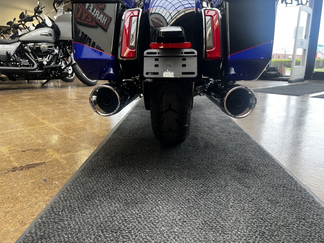 Harley-Davidson CVO Road Glide 2025 FLTRXSE BLUE STREAK - Photo 9