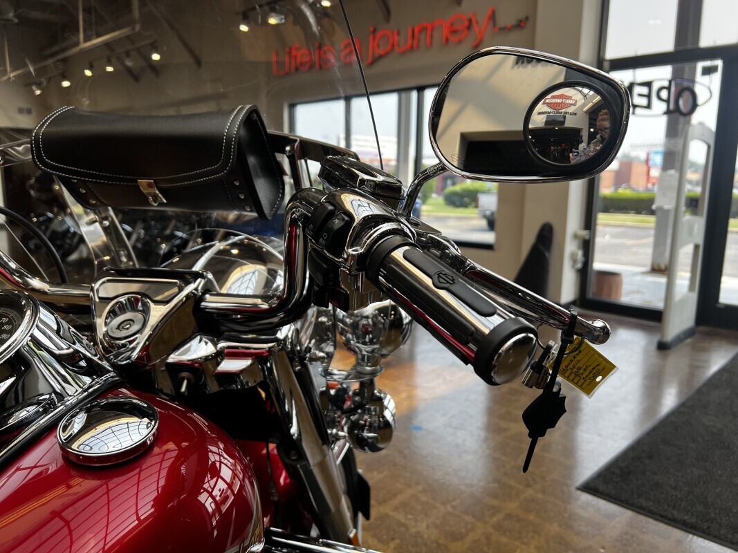 Harley-Davidson Road King 2012 FLHR RED - Photo 4