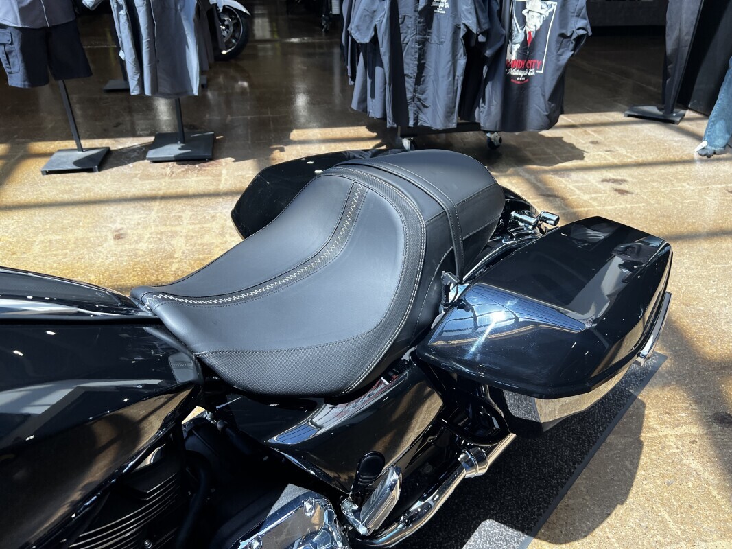Harley-Davidson Road Glide 2025 FLTRX VIVID BLACK - Photo 10
