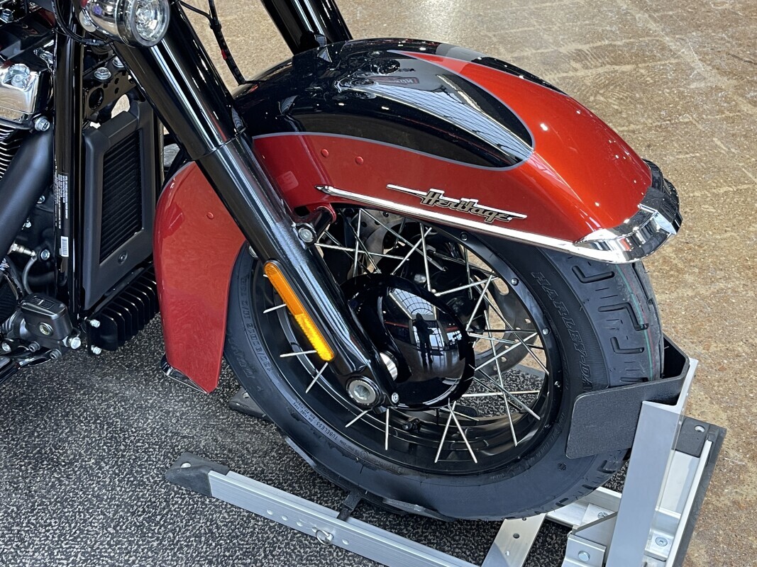 Harley-Davidson Heritage Classic 2025 FLHC WHISKEY FIRE/BLK - Photo 2