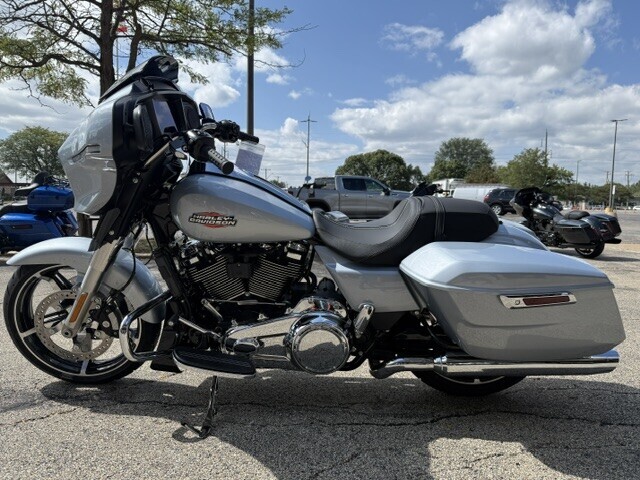 Harley-Davidson Street Glide 2025 FLHX ATLAS SLV MTLIC - Photo 4