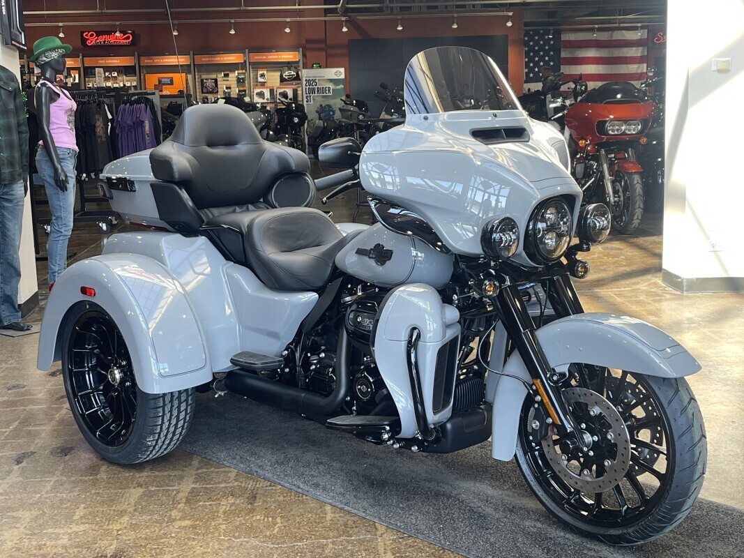 Harley-Davidson Tri Glide Ultra 2025 FLHTCUTG BILLIARD GRAY