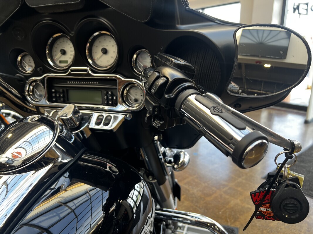 Harley-Davidson Street Glide 2012 FLHX Vivid Black - Photo 4