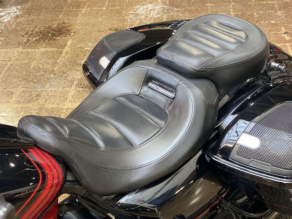 Harley-Davidson CVO Road Glide 2021 FLTRXSE BLACK HOLE - Photo 10