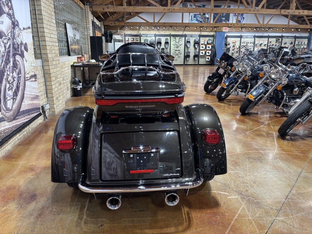 Harley-Davidson Tri Glide Ultra 2020 FLHTCUTG RVR RCK GRY/BLK - Photo 7
