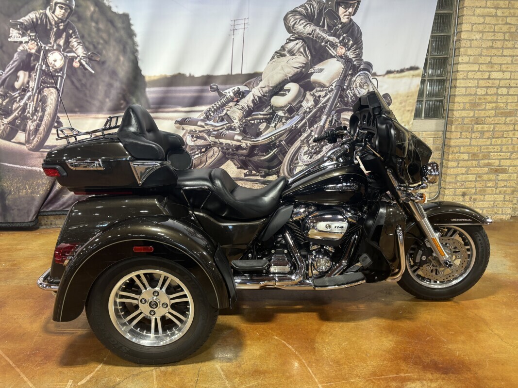 Harley-Davidson Tri Glide Ultra 2020 FLHTCUTG RVR RCK GRY/BLK