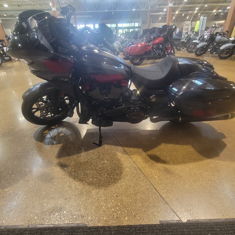 Harley-Davidson CVO Road Glide ST 2025 FLTRXSTSE HOT LAP - Photo 3