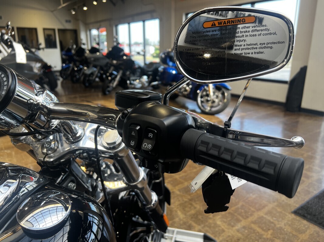 Harley-Davidson Breakout 2025 FXBR VIVID BLACK - Photo 3