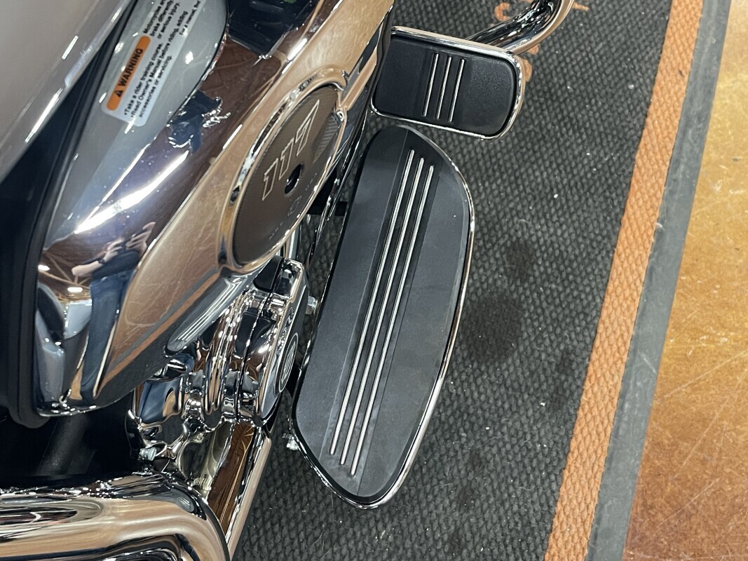 Harley-Davidson Road Glide 2025 FLTRX ATLAS SILVER - Photo 4
