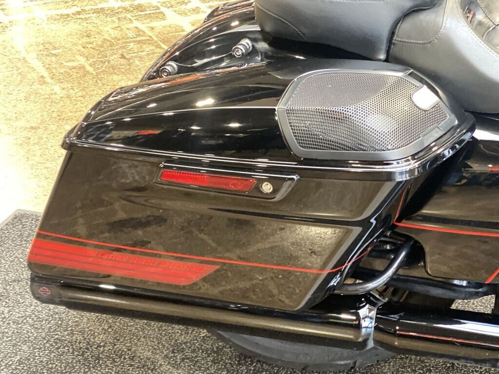 Harley-Davidson CVO Road Glide 2021 FLTRXSE BLACK HOLE - Photo 6