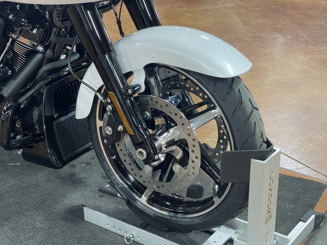 Harley-Davidson Road Glide 2025 FLTRX WHITE ONYX PEARL - Photo 2