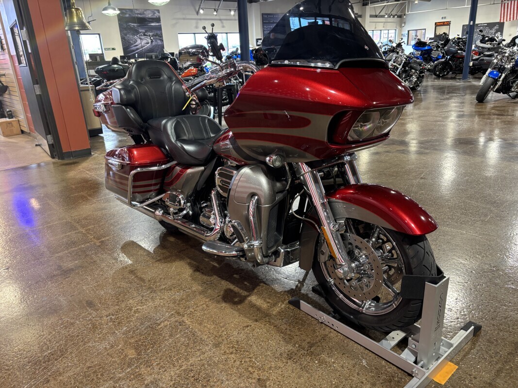Harley-Davidson CVO Road Glide Ultra 2016 FLTRUSE RUBY RED/PALLADIUM