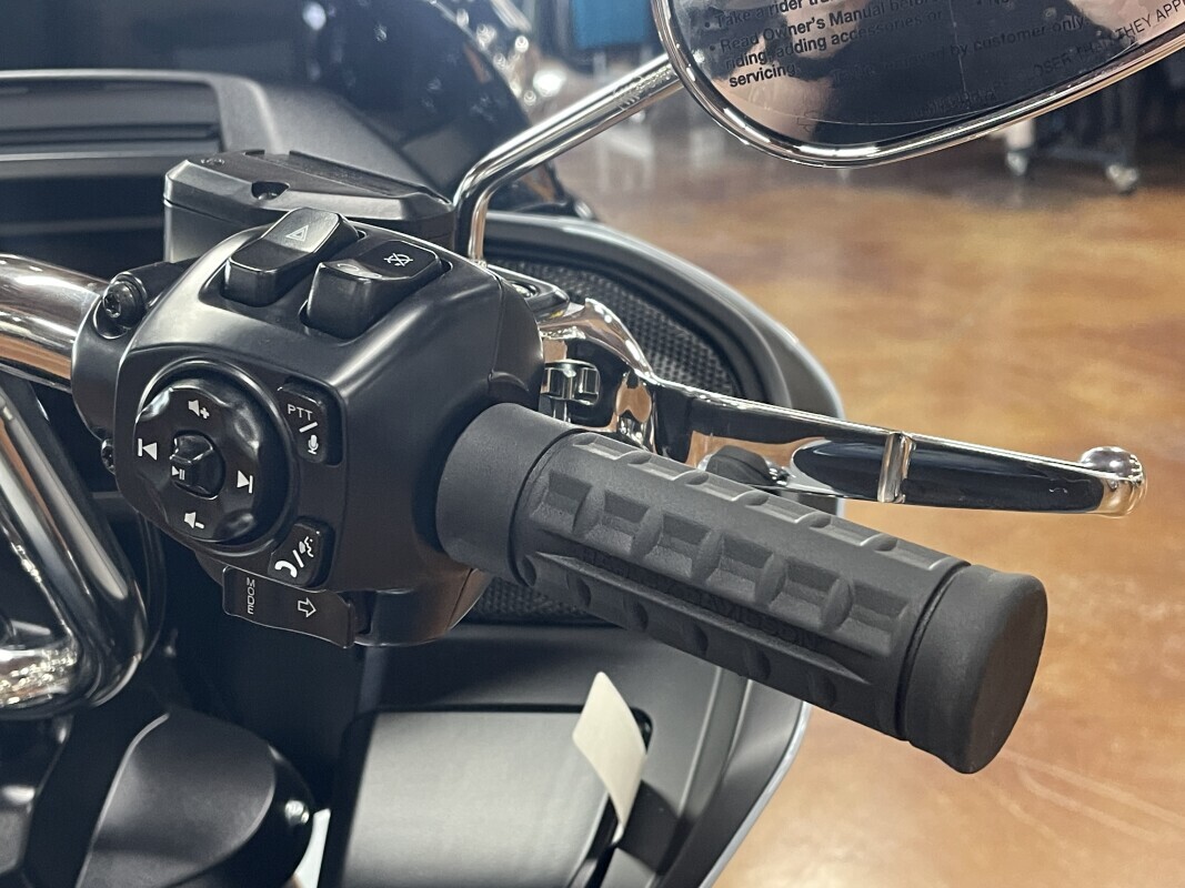 Harley-Davidson Road Glide 2025 FLTRX ATLAS SILVER - Photo 3
