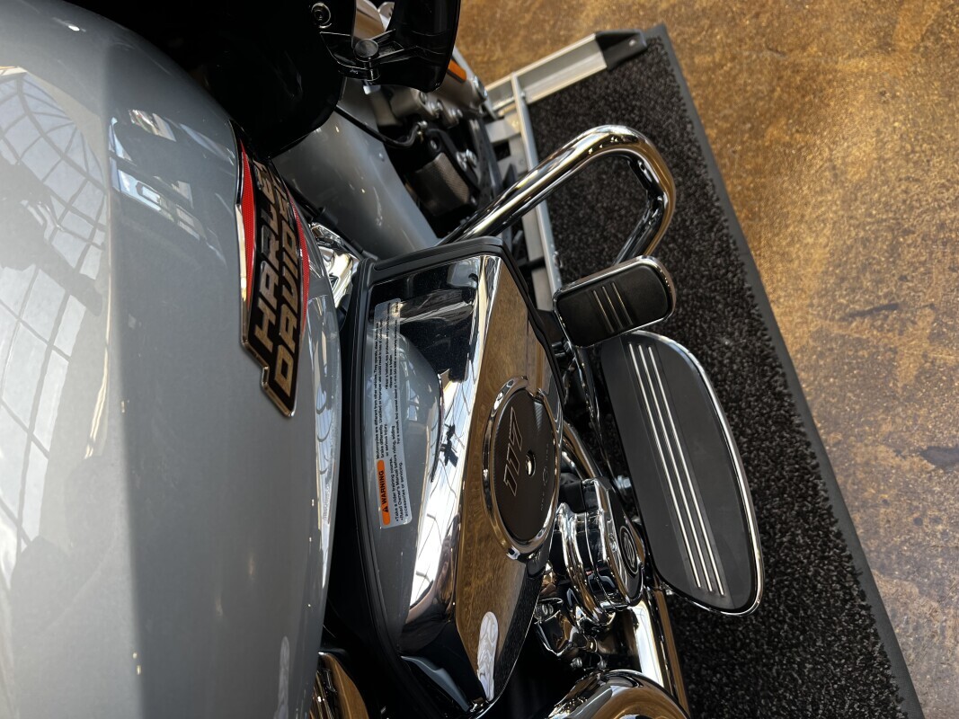 Harley-Davidson Road Glide 2025 FLTRX ATLAS SILVER - Photo 4