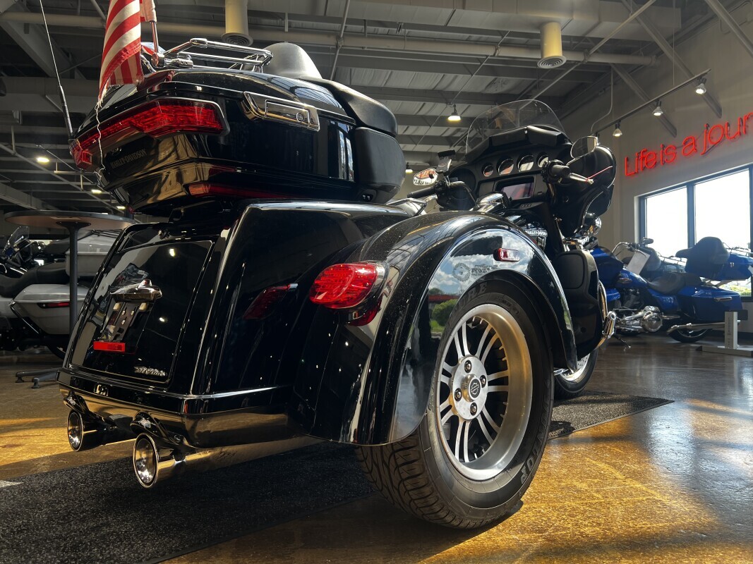 Harley-Davidson Tri Glide Ultra 2019 FLHTCUTG BLACK - Photo 9