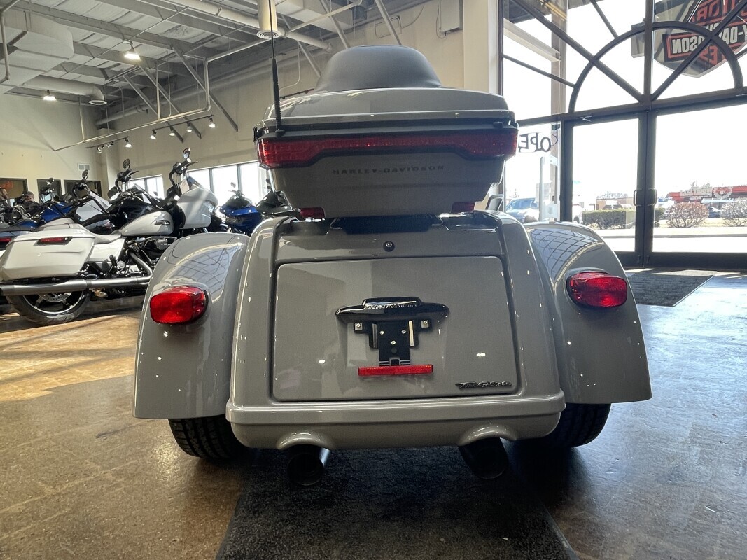 Harley-Davidson Tri Glide Ultra 2025 FLHTCUTG BILLIARD GRAY - Photo 8
