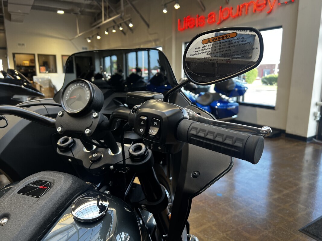 Harley-Davidson Low Rider ST 2025 FXLRST IRON HORSE - Photo 3