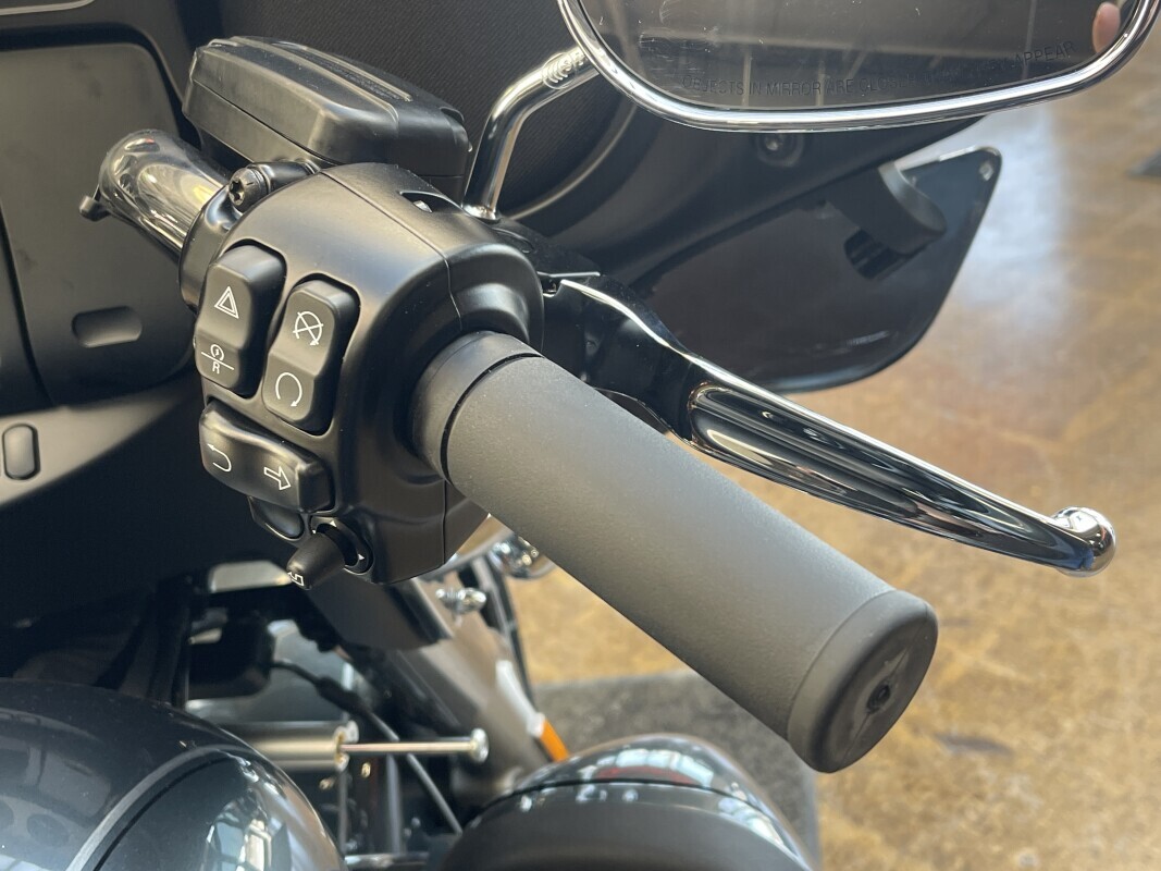 Harley-Davidson Tri Glide Ultra 2025 FLHTCUTG IRN HRSE MT/BLK - Photo 3