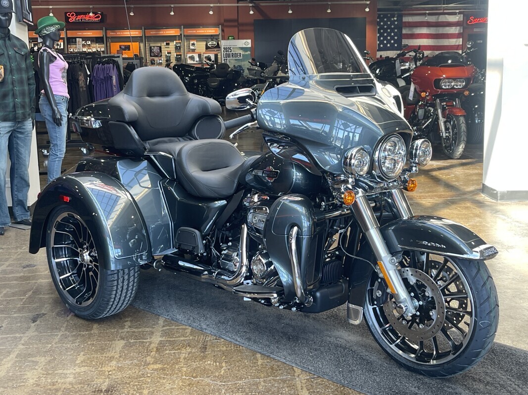 Harley-Davidson Tri Glide Ultra 2025 FLHTCUTG IRN HRSE MT/BLK