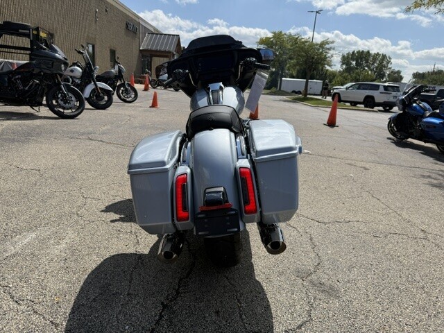 Harley-Davidson Street Glide 2025 FLHX ATLAS SLV MTLIC - Photo 2