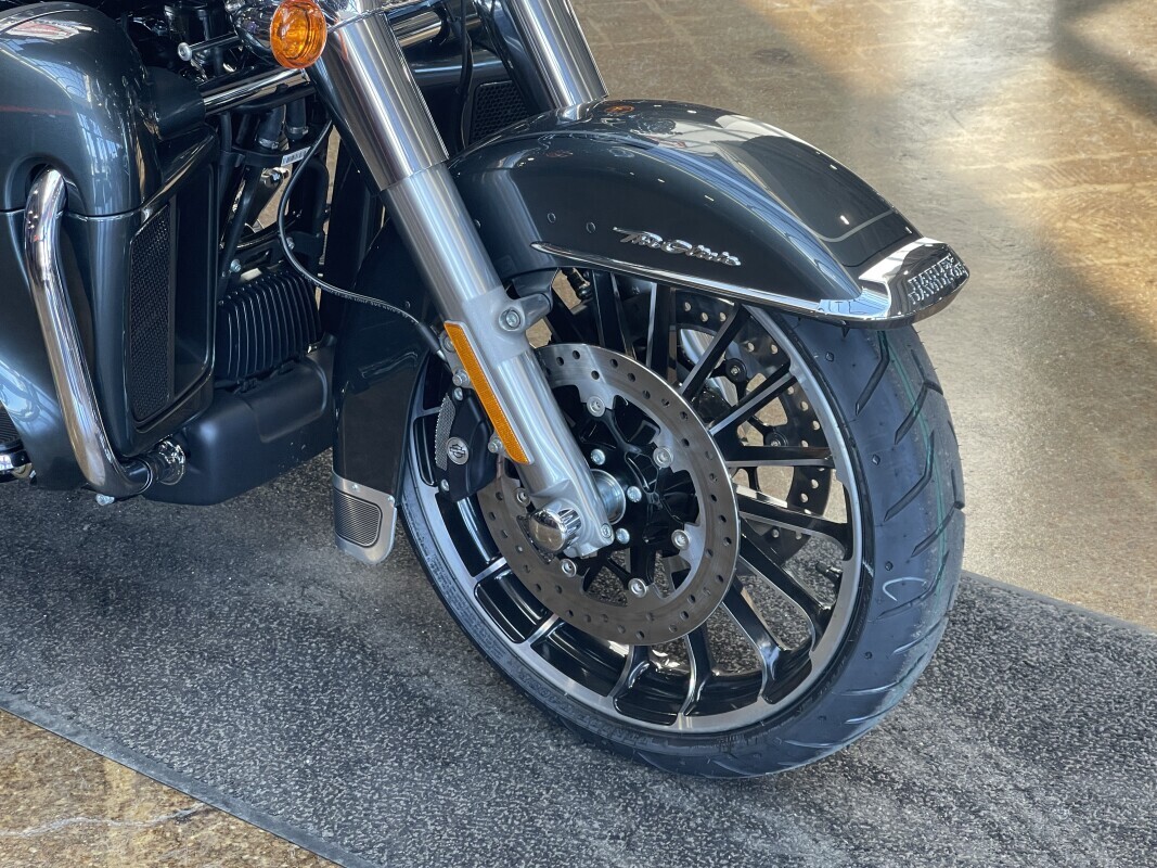 Harley-Davidson Tri Glide Ultra 2025 FLHTCUTG IRN HRSE MT/BLK - Photo 2