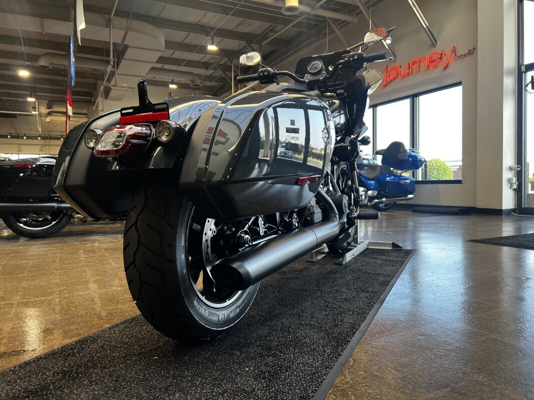 Harley-Davidson Low Rider ST 2025 FXLRST IRON HORSE - Photo 9