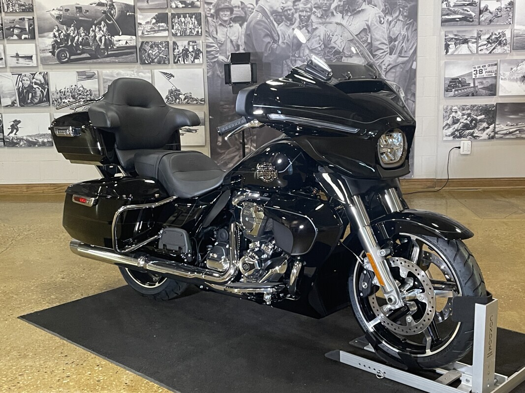Harley-Davidson Street Glide Ultra 2025 FLHXU VIVID BLACK