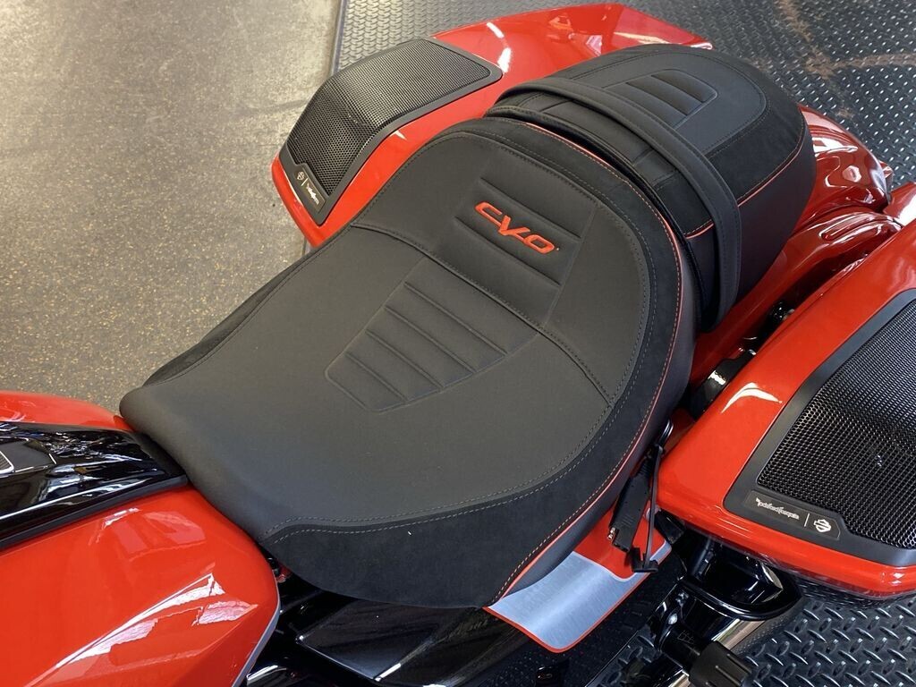 Harley-Davidson CVO Street Glide 2024 FLHXSE LEGENDARY - Photo 10