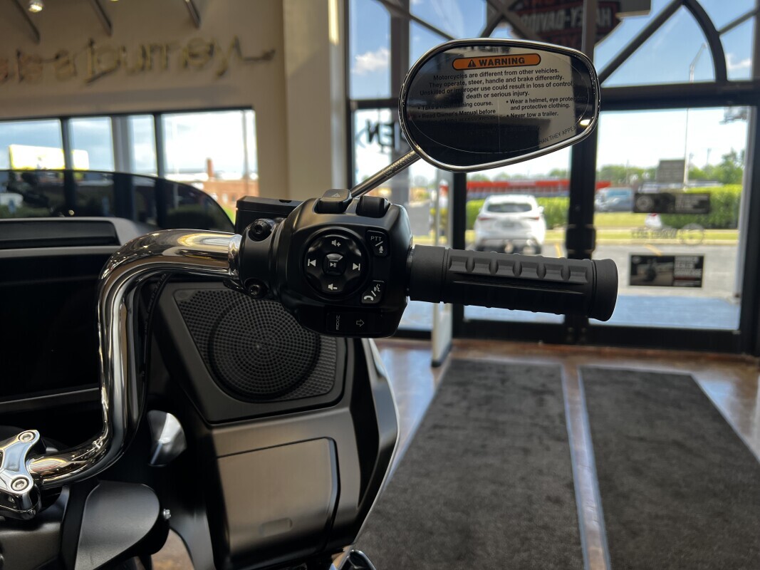 Harley-Davidson Road Glide 2025 FLTRX ATLAS SILVER - Photo 3