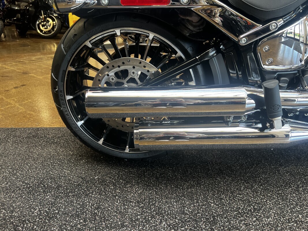 Harley-Davidson Breakout 2025 FXBR VIVID BLACK - Photo 7