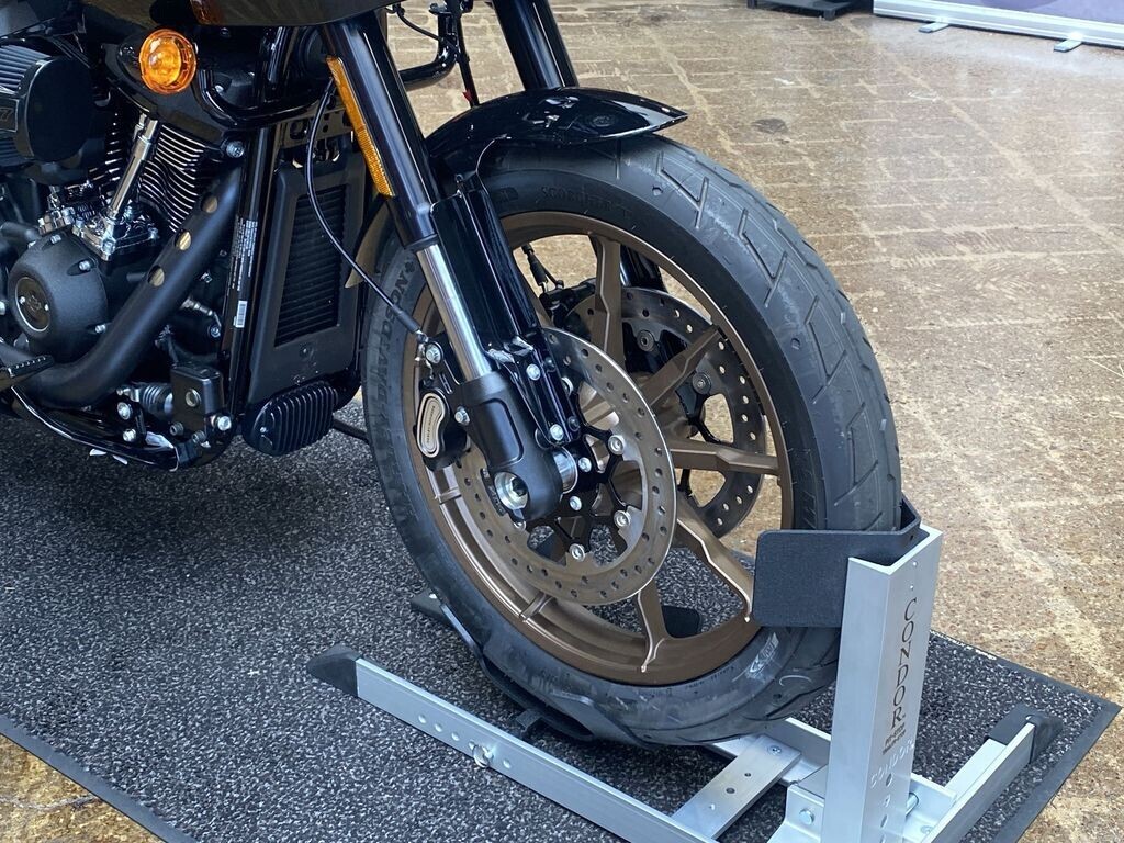 Harley-Davidson Low Rider ST 2024 FXLRST VIVID BLACK - Photo 2